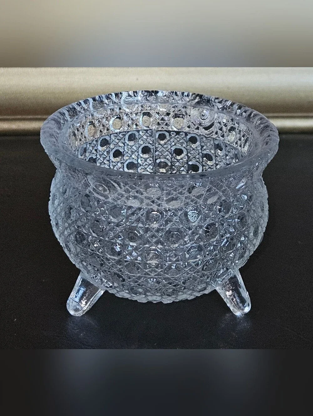 Vintage LE Smith 3-footed Cauldron Kettle featuring the Daisy & Button Pattern